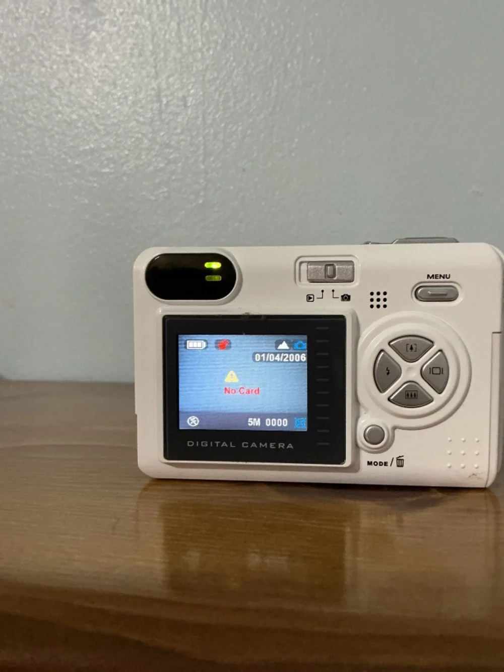 Y2K VuPoint Solutions 5.0 Megapixels White Digital Camera